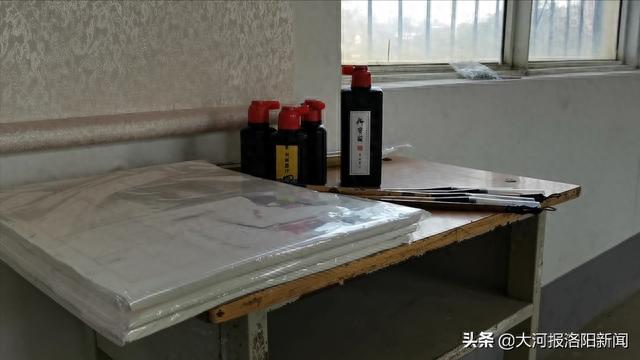 洛阳教师筹2万余元为农村小学建“书画室”曾被网友点赞：乔大侠