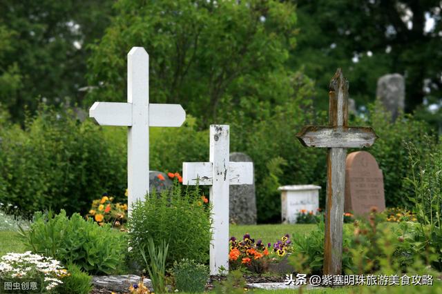 河北殡葬第一村：家家门口摆花圈，一条街关照生死