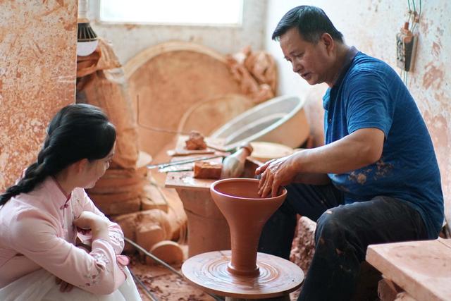 四大名陶排第二，远在建水少人知道，见过制作的人说工艺被低估了