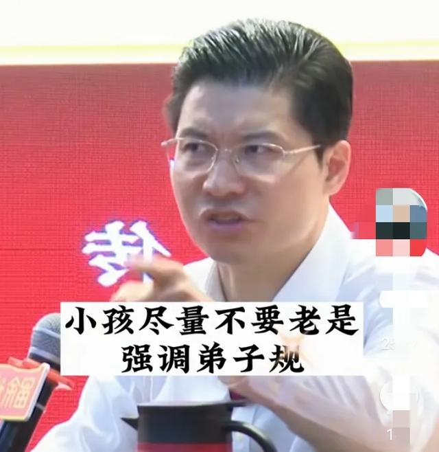 《弟子规》、《三字经》，可读不可读？易中天请你讲清楚