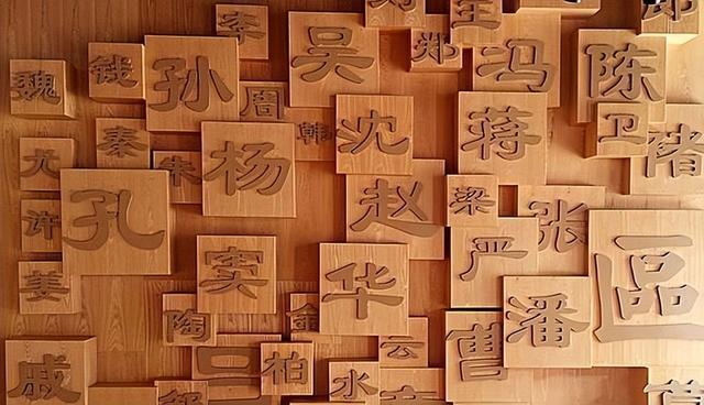 父母给他取名为“禤靐龘”，3个字103画，网友：玩“另类”文化？