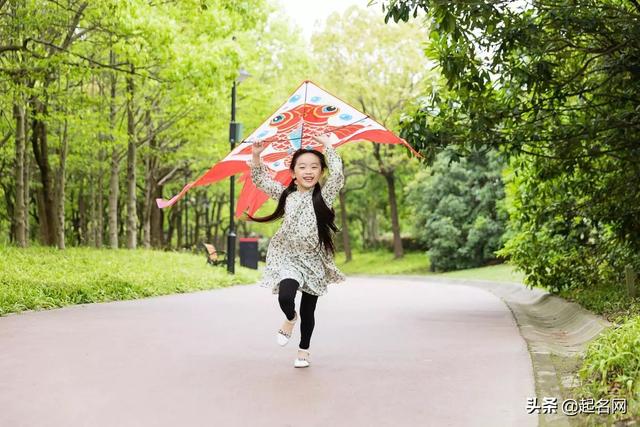 清隽出尘、仙气飘飘的女孩名，干净温柔，惊鸿一瞥