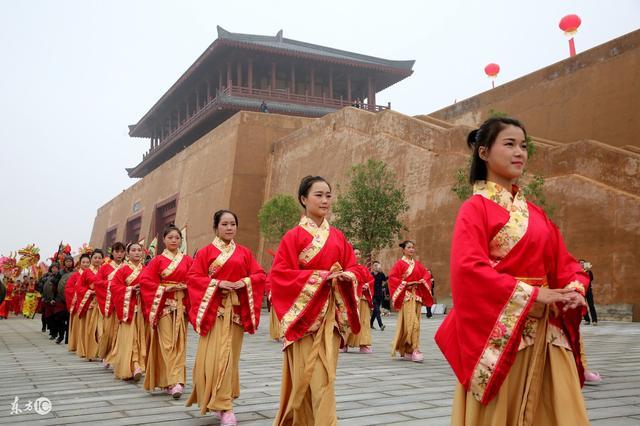 小说：少女诡异死亡，知府胡乱判案，穿越女看不过去，怒骂他被抓