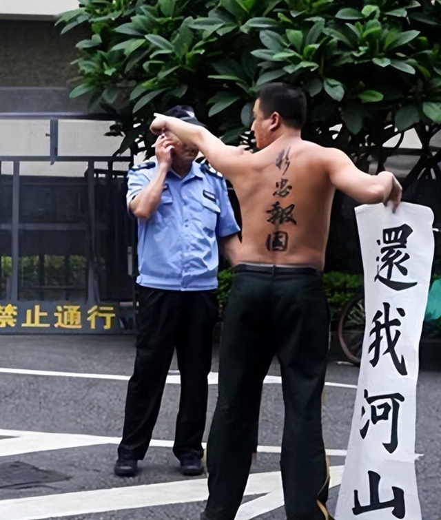 2012年，上海小伙火烧日本大使馆，被抓后坦言：靖国神社是我烧的