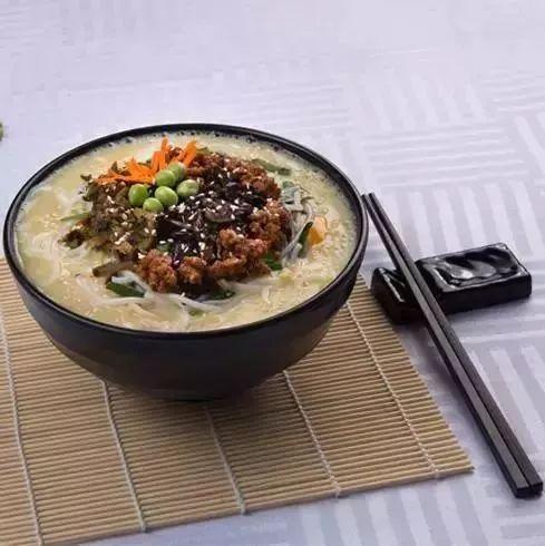 华宁美食：豆汤米线传奇