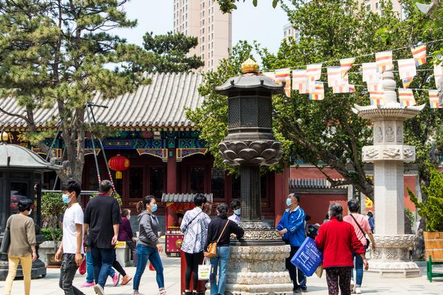 天津香火最旺盛的一座寺庙，曾供奉玄奘法师灵骨，游客络绎不绝