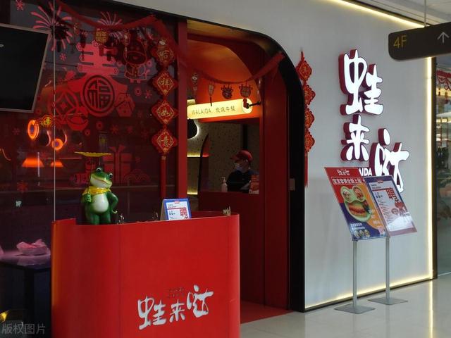 “麻辣隔壁”“饭醉团伙”？谐音+擦边！餐饮店起名创意变奇葩秀