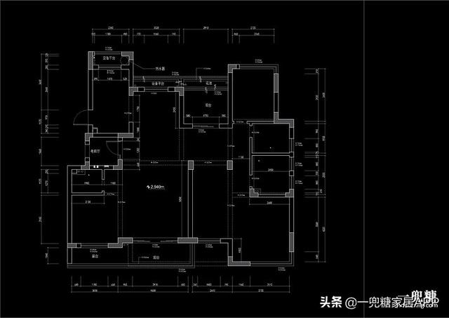 圆形吊顶+黑色连壁橱柜+古铜五金，穿越古典与现代的家