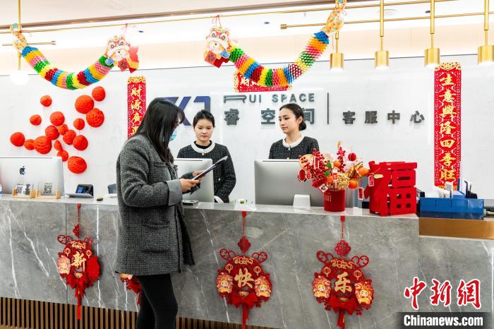 （新春走基层）重庆：节后开工首日见闻——实干“满格电” “争春”莫等闲