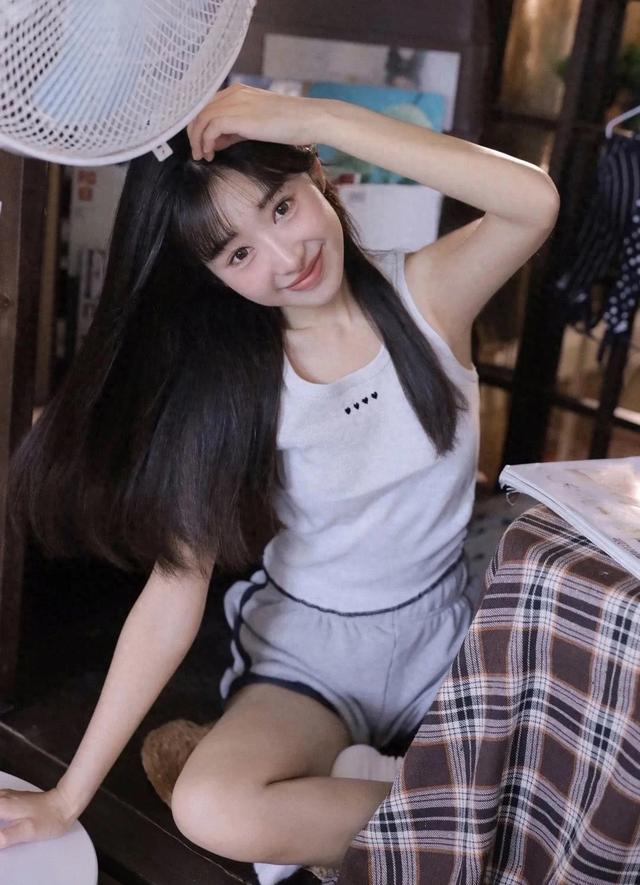 美女写真；橙子的美妙