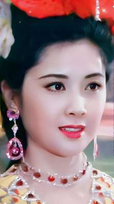 以纯美女(她是中国第一美女，经历过两段婚姻，72岁至今没有孩子)