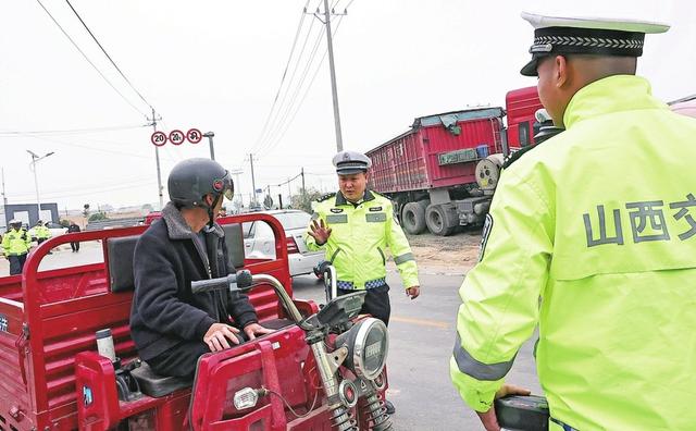 运城市各地交警大队大力开展交通违法行为整治劝导行动