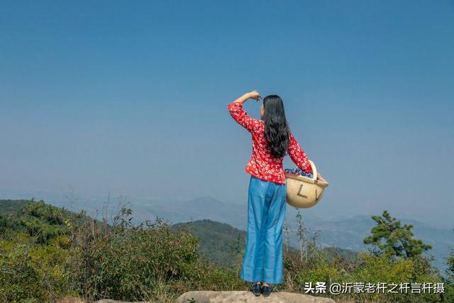 女孩山里红的最炫蒙山丰收节 另类走秀火爆全场 大山深处有美女呀