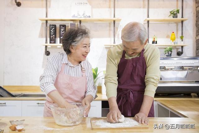 人老了不想被儿女嫌弃，请牢记三条，晚年才更加幸福！