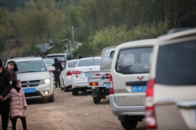 返工潮即将到来，多地农村爆堵！汽车过度发展对我国有何危害？