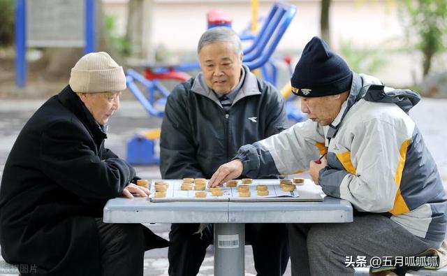 人老了不想被儿女嫌弃，请牢记三条，晚年才更加幸福！