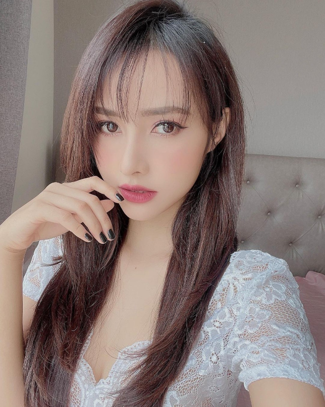 越南美女DJ身材曼妙、笑眼迷人，网友称其神似Angelababy