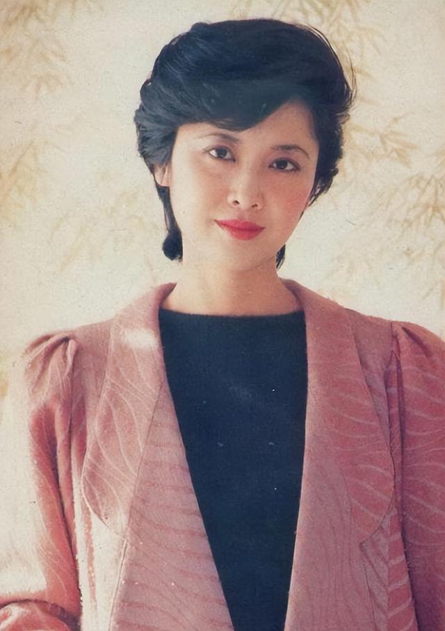 她是中国第一美女，经历过两段婚姻，72岁至今没有孩子