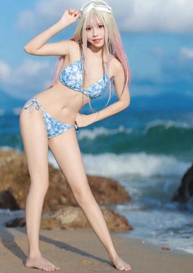 18岁性感美女在海边拍的写真照