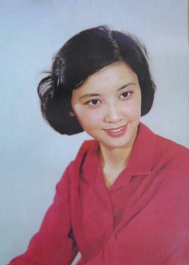 她是中国第一美女，经历过两段婚姻，72岁至今没有孩子