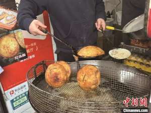 （新春走基层）游子归乡拉动“舌尖老店”经济 浙江温州传统美食热销