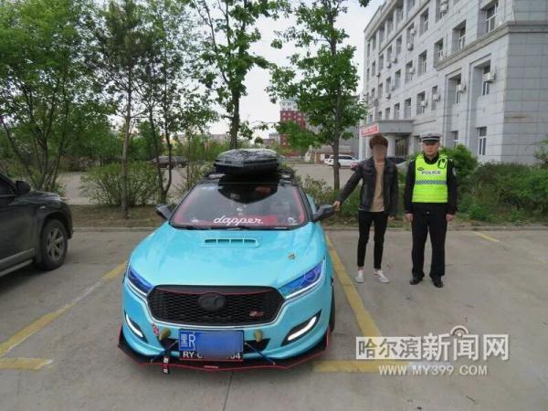 小伙给车“变装”改色加“尾喉”，感觉很拉风丨果然，这回……交警注意到他了