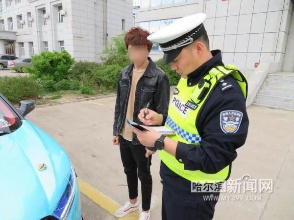 小伙给车“变装”改色加“尾喉”，感觉很拉风丨果然，这回……交警注意到他了