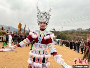 （新春见闻）苗族百鸟衣掀起“最炫民族风”