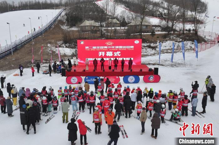 全国青少年滑雪巡回赛（宁夏站）在泾源举办