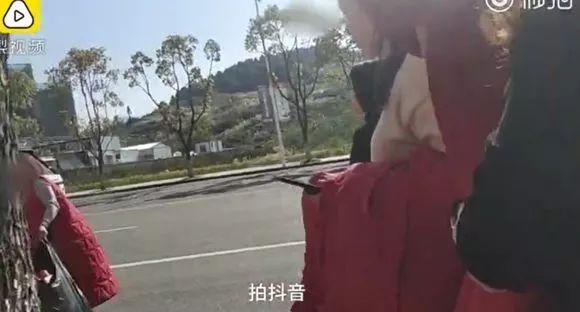 8名女子违规霸路拍视频热舞，挑战公序良俗哗众取宠要不得