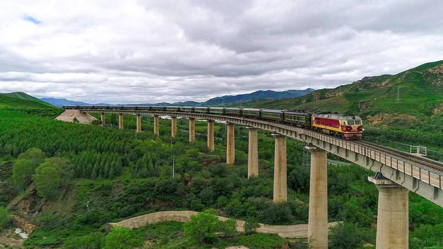 时间更短、票价更低！呼和浩特与赤峰间增开旅客列车