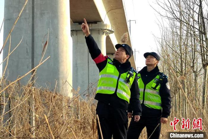 （新春走基层）苏北小站师徒铁警：春运一线“多巡多转”力保旅客出行安全