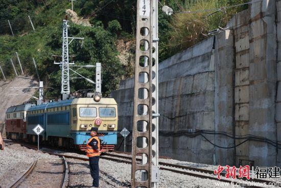 鹰厦线华安城区段外移工程正式开通