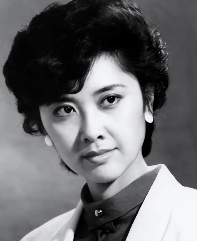 她是中国第一美女，经历过两段婚姻，72岁至今没有孩子