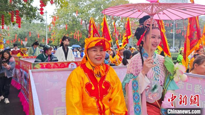 （新春走基层）海口古韵新风年味浓 换花祈福喜闹春