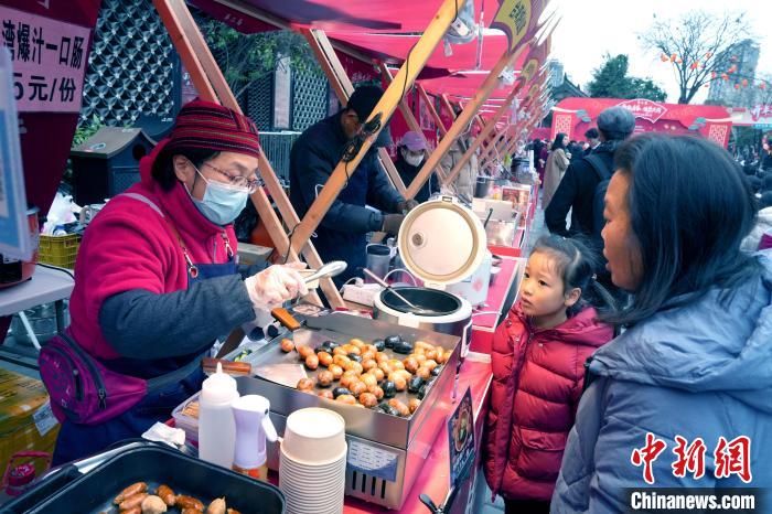 （新春走基层）喜气洋洋庆元宵 港澳台风味成都添彩佳节