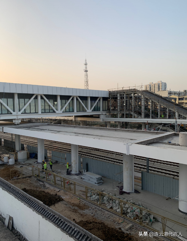 连云港东海高铁站如璀璨水晶宫般傲视九重天下