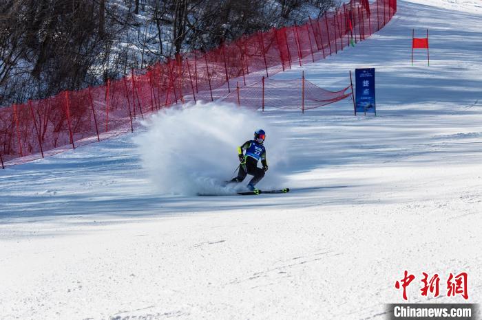 中国高山滑雪选手密集参赛积累经验 为冬奥蓄力